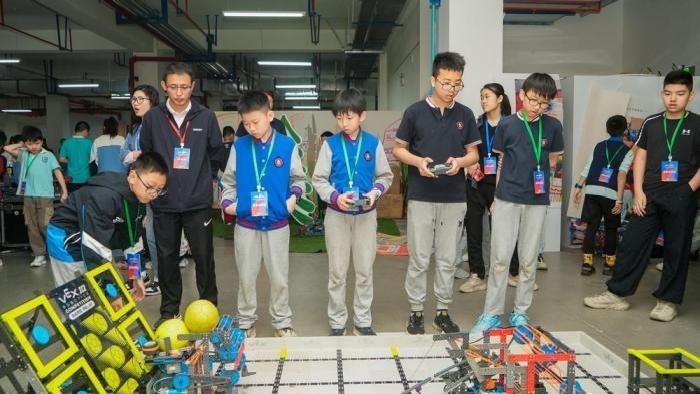 西安千名学子角逐“数字赛场 ”