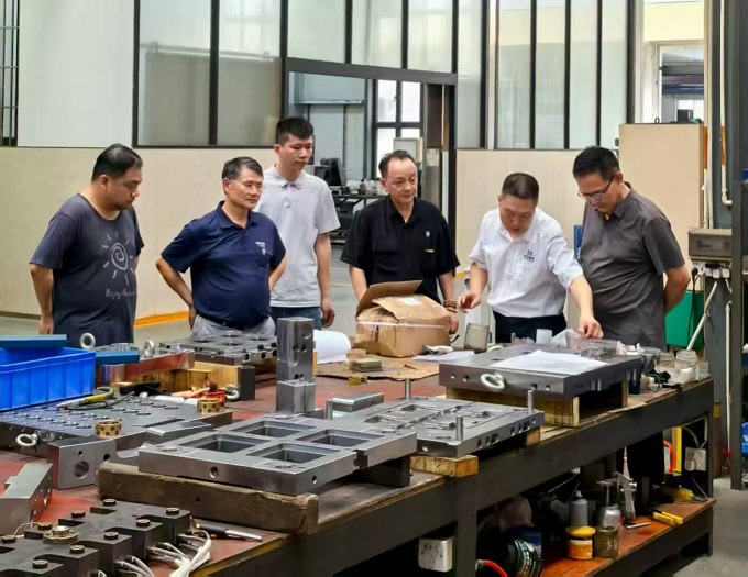 联合国《世界生态》品牌中心一一国际华文媒体广东行